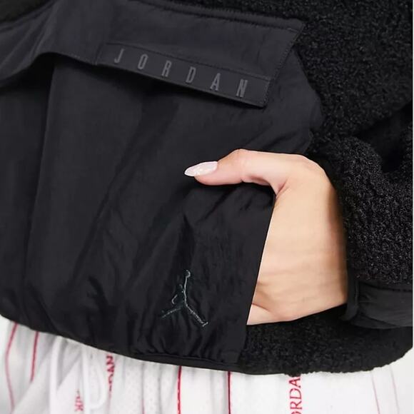 NWT Nike Jordan Cozy Girl Women’s Black Dark Smoke Grey Fleece Pullover Hoodie M - Picture 2 of 10